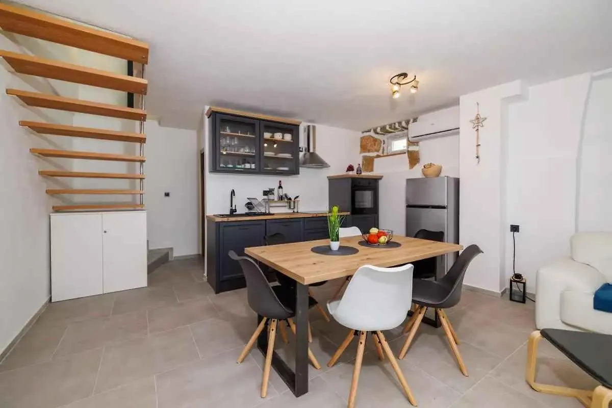 Holiday Home In Grizane 51206  Grizane-Belgrad
