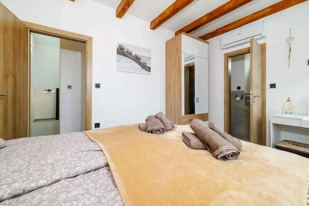 Holiday Home In Grizane 51206